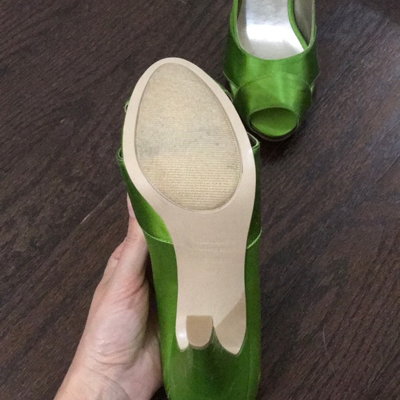 Lime green Nine West heels - like new - Picture 3 of 3